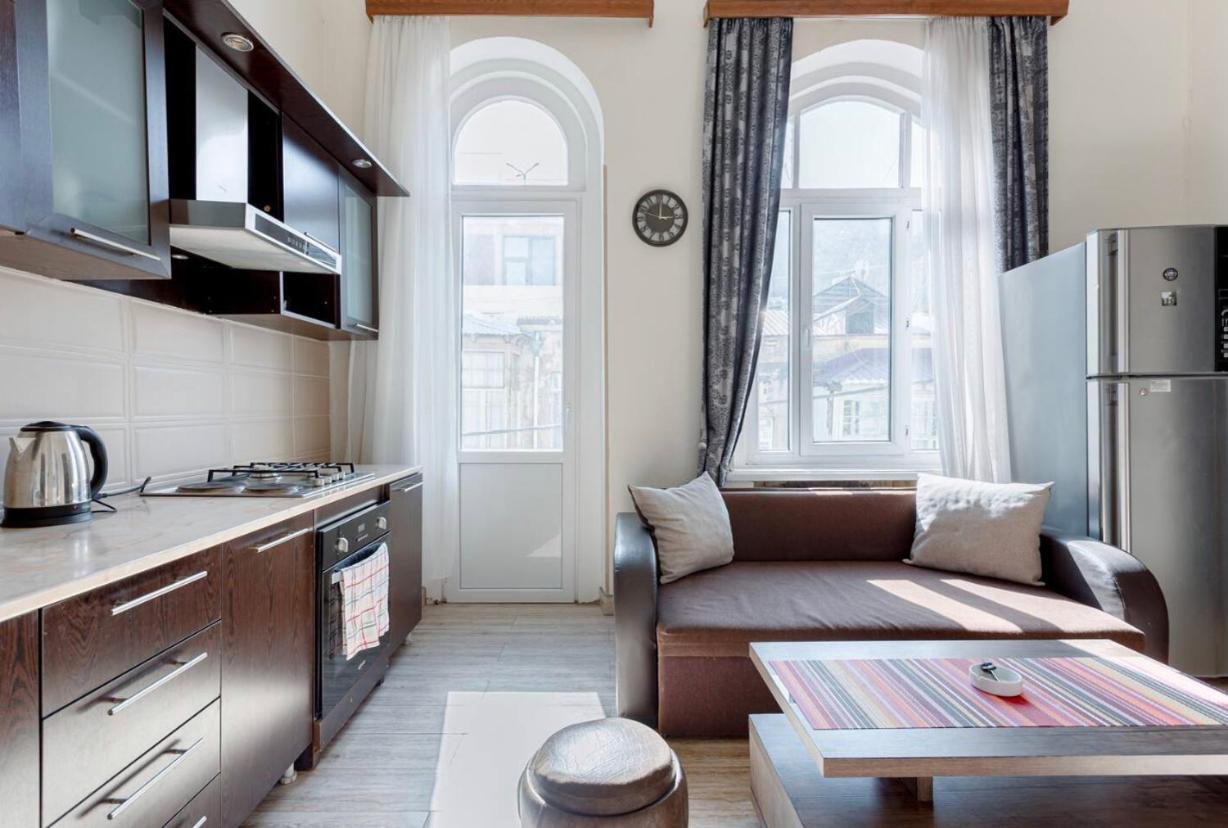Central Location King Size Bed Tbilisi Exterior photo